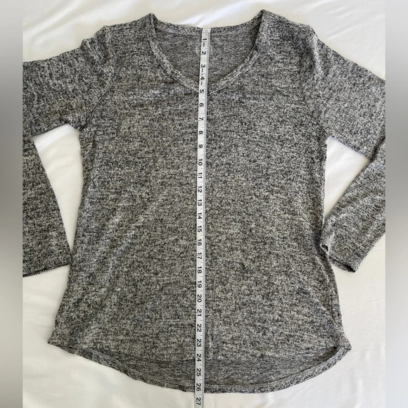 Maurice’s Marbled Black & White Gray V-Neck Rounded Hem Super Soft Sweater - Picture 3 of 8